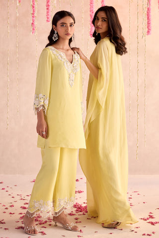 Yellow levy under bloom kaftan