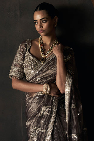 Saree Indian Wedding - Gray Masai Landscape by Matsya