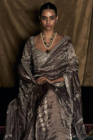 Saree Indian Wedding - Gray Masai Landscape by Matsya