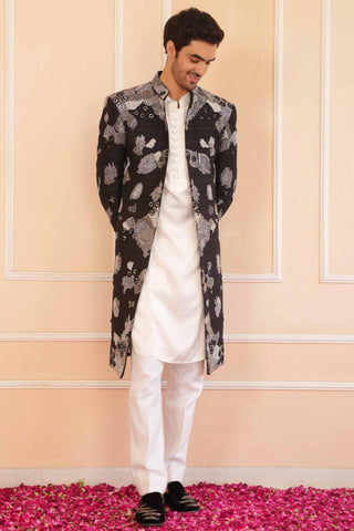 Black dil se sajj zardosi achakan