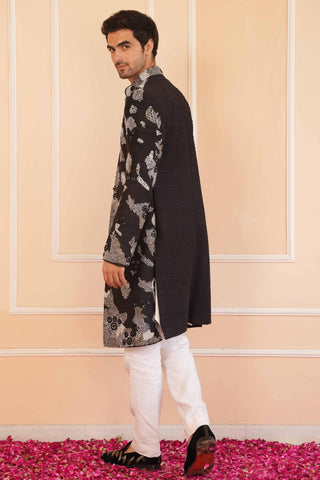 Black dil se sajj zardosi achakan