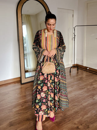 Gold sparkling bucket bag with dazzling crystals