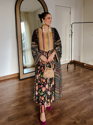 Gold sparkling bucket bag with dazzling crystals