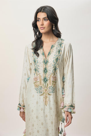 Off white kaftan for Indian Wedding – Shahnmeh Yoke Beyza Kaftan by Payal Singhal