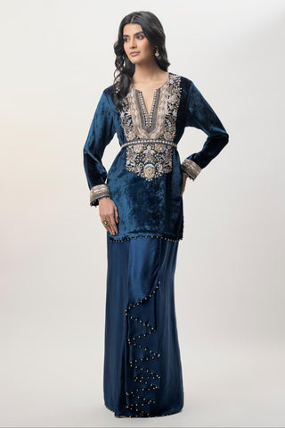 Navy blue kurta set for Indian Wedding – Shahnmeh Kurta with Dhoti & Belt by Payal Singhal