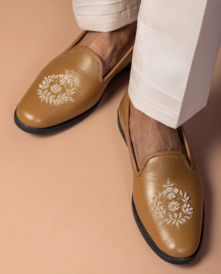 Tan brown leather shoe with a motif