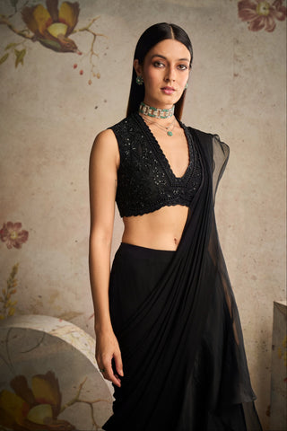 Black spotlight icon saree set