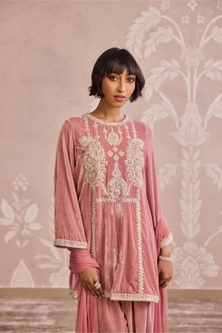 Pink nooreh ever after velvet kurta set