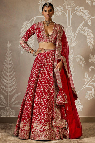 Red zaraana zar bano lehenga set