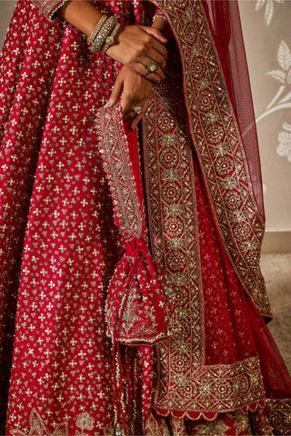 Red zaraana zar bano lehenga set