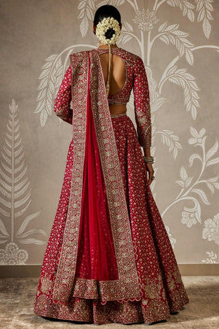 Red zaraana zar bano lehenga set
