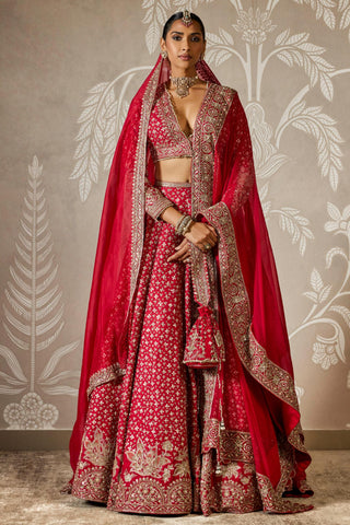 Red zaraana zar bano lehenga set