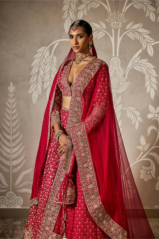 Red zaraana zar bano lehenga set