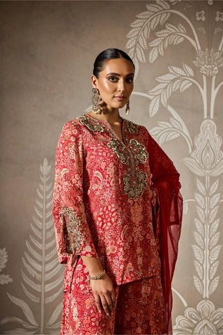 Red anaya zar bano kurta set