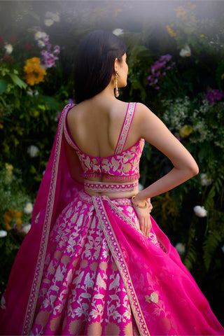 Lehenga Set for Indian Wedding – Fuschia Pink Lurex by Shyam Narayan Prasad