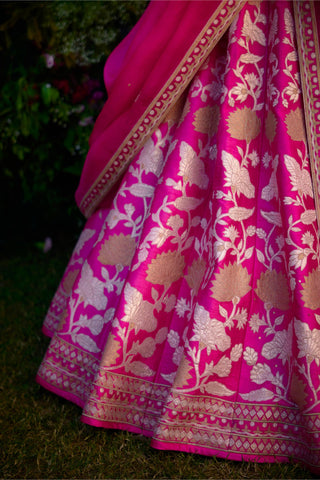 Lehenga Set for Indian Wedding – Fuschia Pink Lurex by Shyam Narayan Prasad