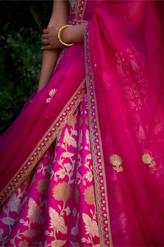 Lehenga Set for Indian Wedding – Fuschia Pink Lurex by Shyam Narayan Prasad