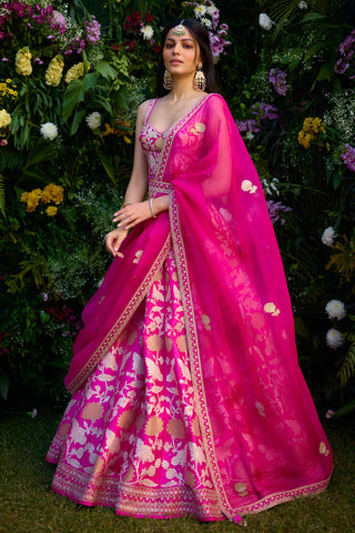 Lehenga Set for Indian Wedding – Fuschia Pink Lurex by Shyam Narayan Prasad