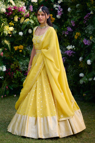 Lehenga Set for Indian Wedding – Daffodil Yellow Lurex by Shyam Narayan Prasad