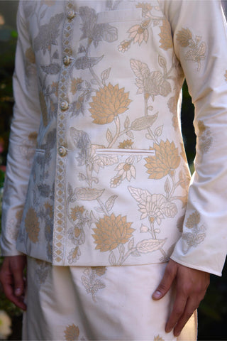 embroidered kurta set – Indian Wedding – Pristine White Lurex Waistcoat Set – by Shyam Narayan Prasad