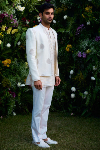 kurta set â€“ Indian Wedding â€“ Pristine White Zari Embroidered Jacket Set â€“ by Shyam Narayan Prasad