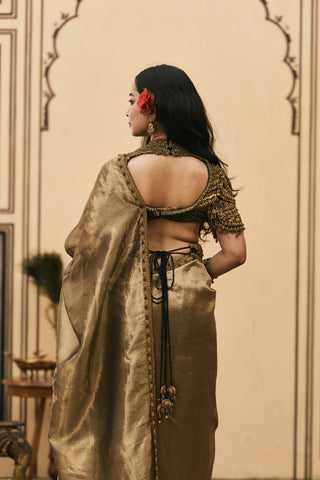 Saree Set for Indian Wedding - Gold Polki Krishnavarna Jadaau Saree Set with Head Dupatta by Itrh at Mrs. G