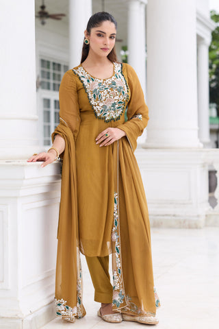 Kurta set Indian Wedding â€“ Gold Shubham by Seema Thukral