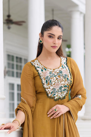 Kurta set Indian Wedding â€“ Gold Shubham by Seema Thukral