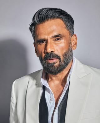 White single-breasted peak lapel tuxedo set