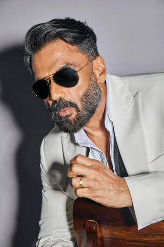 White single-breasted peak lapel tuxedo set