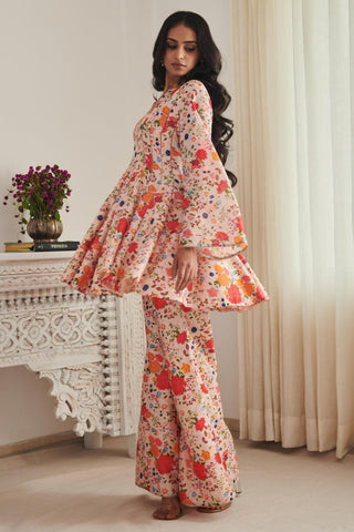 Kurta set for women for Indian Wedding – Vinamrh dinchariya kurta set by Shasha Gaba