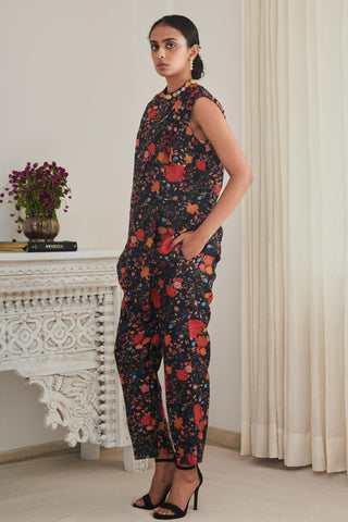 Kurta set for women for Indian Wedding – Kasturi dinchariya kurta set by Shasha Gaba