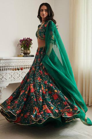 Lehenga set for women for Indian Wedding – Navyovna dinchariya lehenga set by Shasha Gaba