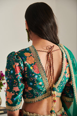 Lehenga set for women for Indian Wedding – Navyovna dinchariya lehenga set by Shasha Gaba