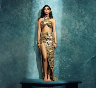 Gold ibaarat aayna naach skirt set