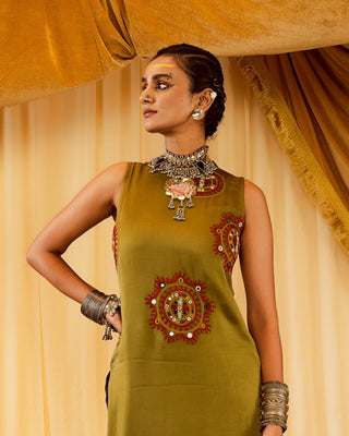 Mehendi green suit pararambh with contrast embroidery