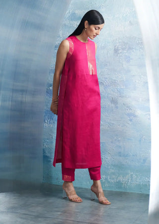 Auraa fuchsia pink sleeveless kurta set