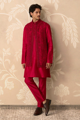Red Short Bandi for Indian Wedding – Short Red Nehru Jacket with Kurta by Ridhi Mehra