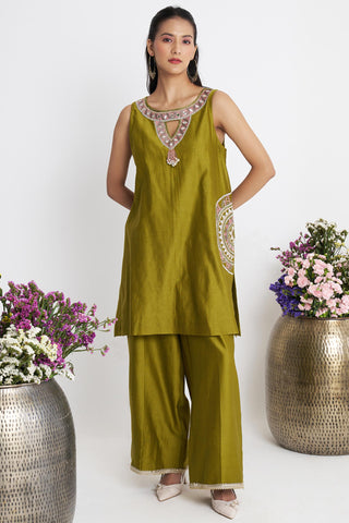 Green jharokha kurta set