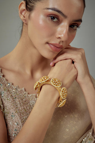 Bangles for Festive – Gold Saadgi by Vivinia by Vidhi Mehra
