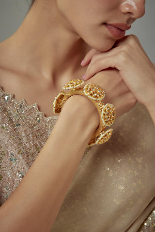 Bangles for Festive – Gold Saadgi by Vivinia by Vidhi Mehra