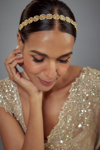 Maathapatti for Festive – Gold Saadgi Kundan by Vivinia by Vidhi Mehra