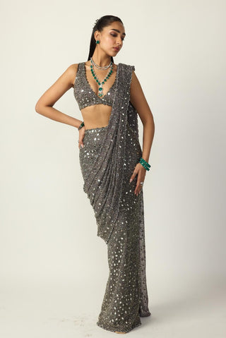 Draped Saree for Indian Wedding – Metallic Gray V-Neck by Vvani By Vani Vats