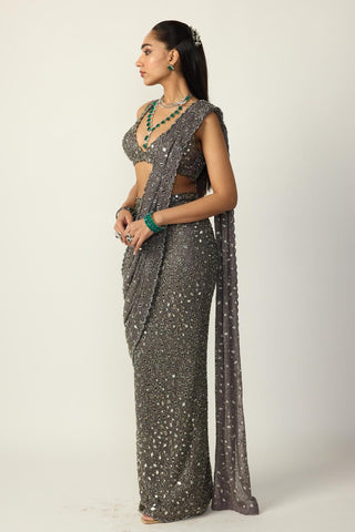 Draped Saree for Indian Wedding – Metallic Gray V-Neck by Vvani By Vani Vats