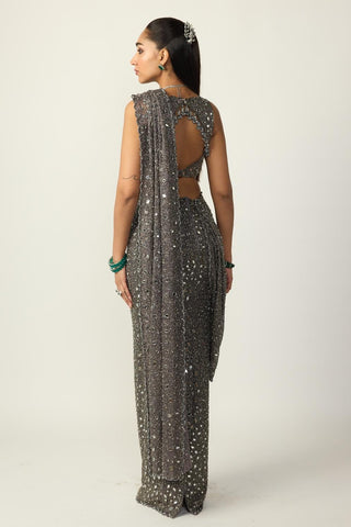 Draped Saree for Indian Wedding – Metallic Gray V-Neck by Vvani By Vani Vats