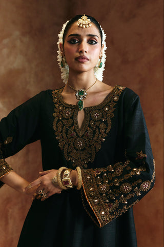 Waist-up view of the black keyhole kurta set showing the gold zardozi keyhole neckline and bell sleeves by Aman Takyar at Mrs. G