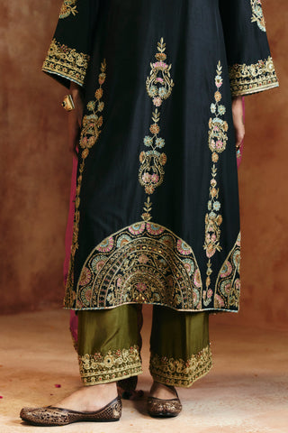 Close-up of the black v-neck kurta set hem with half-moon embroidery and olive embroidered pants by Aman Takyar at Mrs. G