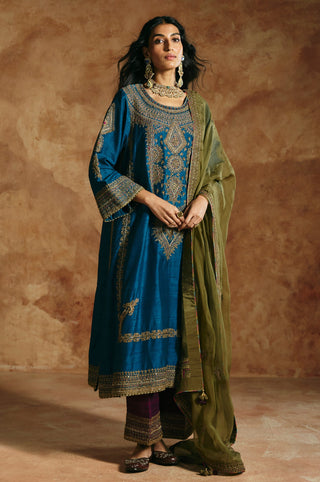 Front view of the teal blue kurta set with the olive green organza dupatta over one shoulder by Aman Takyar at Mrs. G