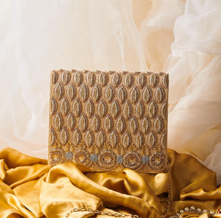 Gold anaayera clutch