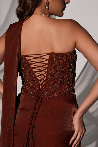 Close-up back view of the lace-up corset blouse and leaf embroidery on the copper brown saree set by Kiyohra at Mrs. G
